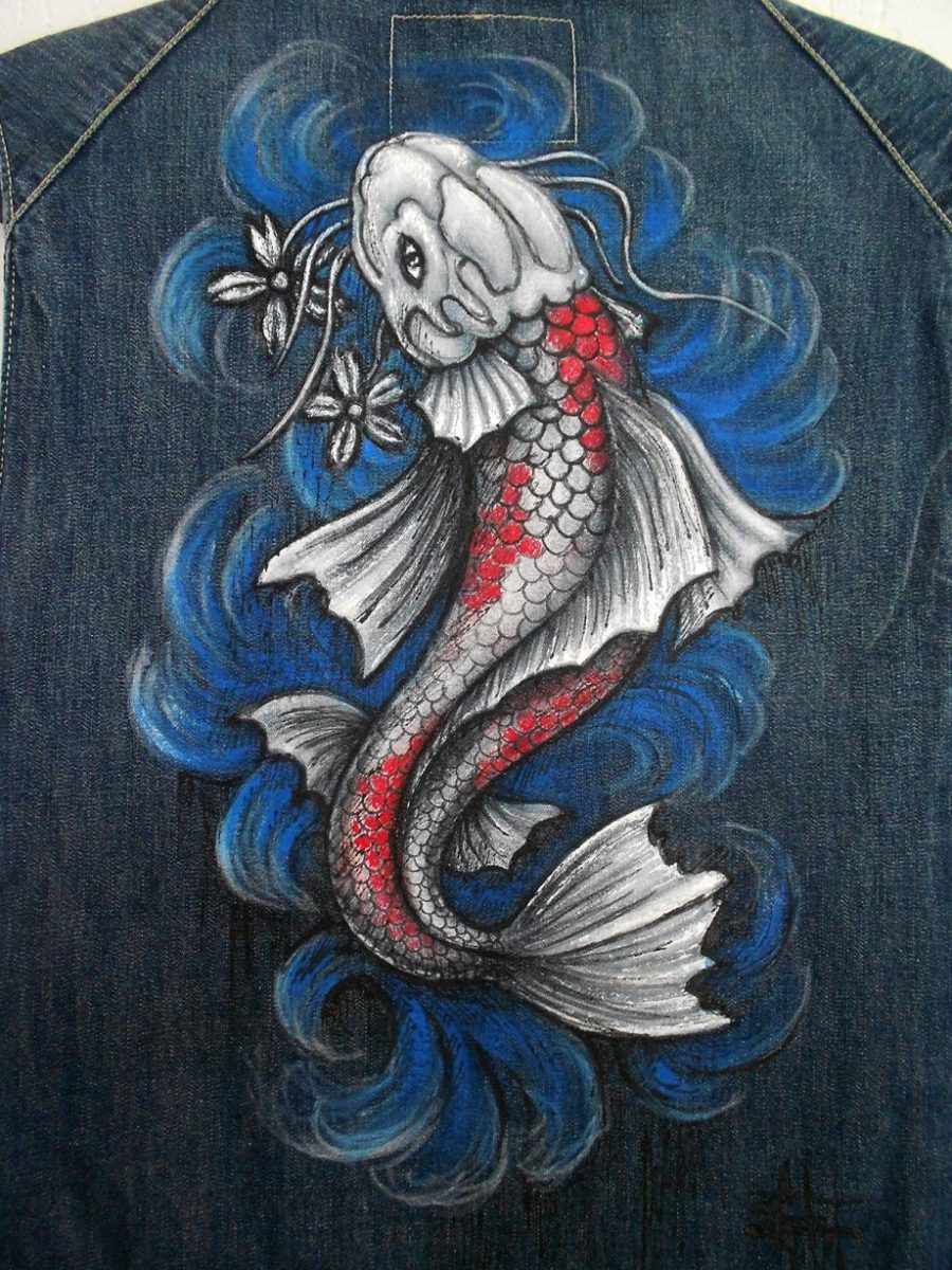 Vintage Levi's hand-painted jeans waistcoat Hand-painted koi karpa koi back view zoom on karpa koi design