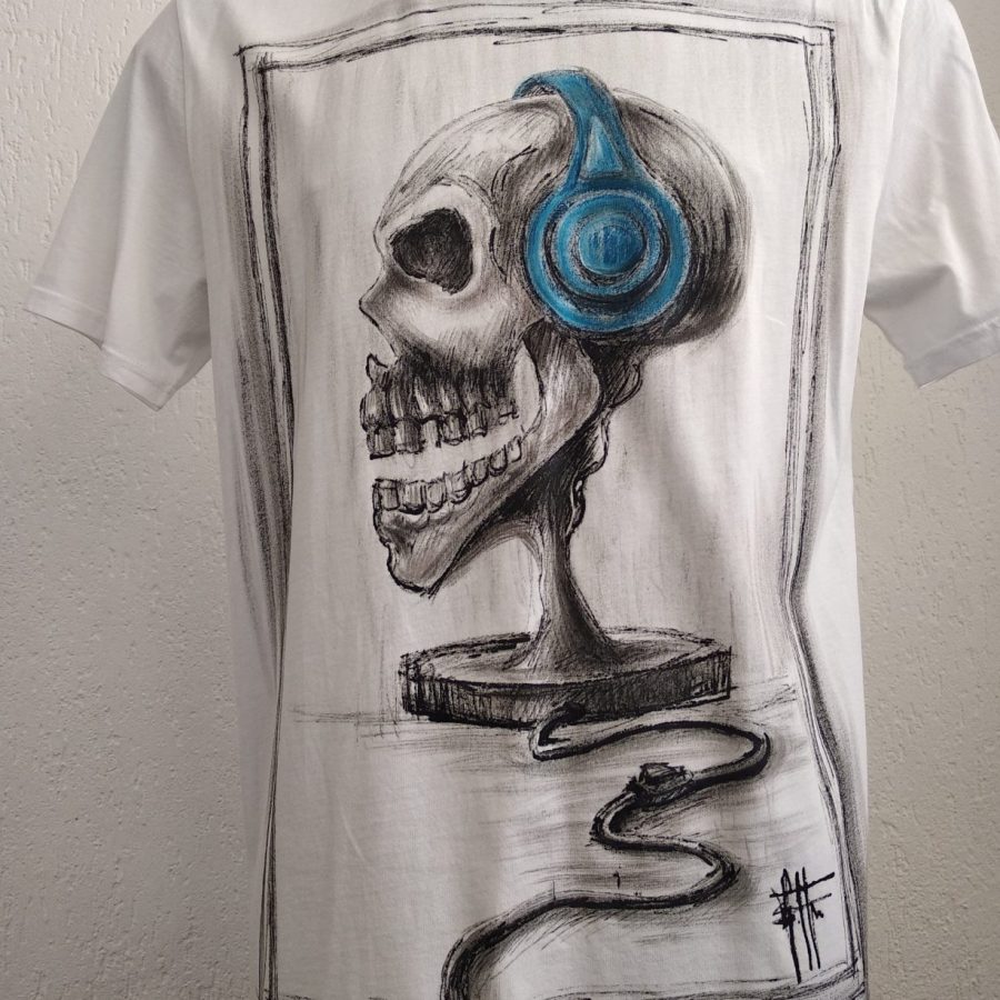 Alternative view of Tshirt dipinta a mano Teschio DJ lamp