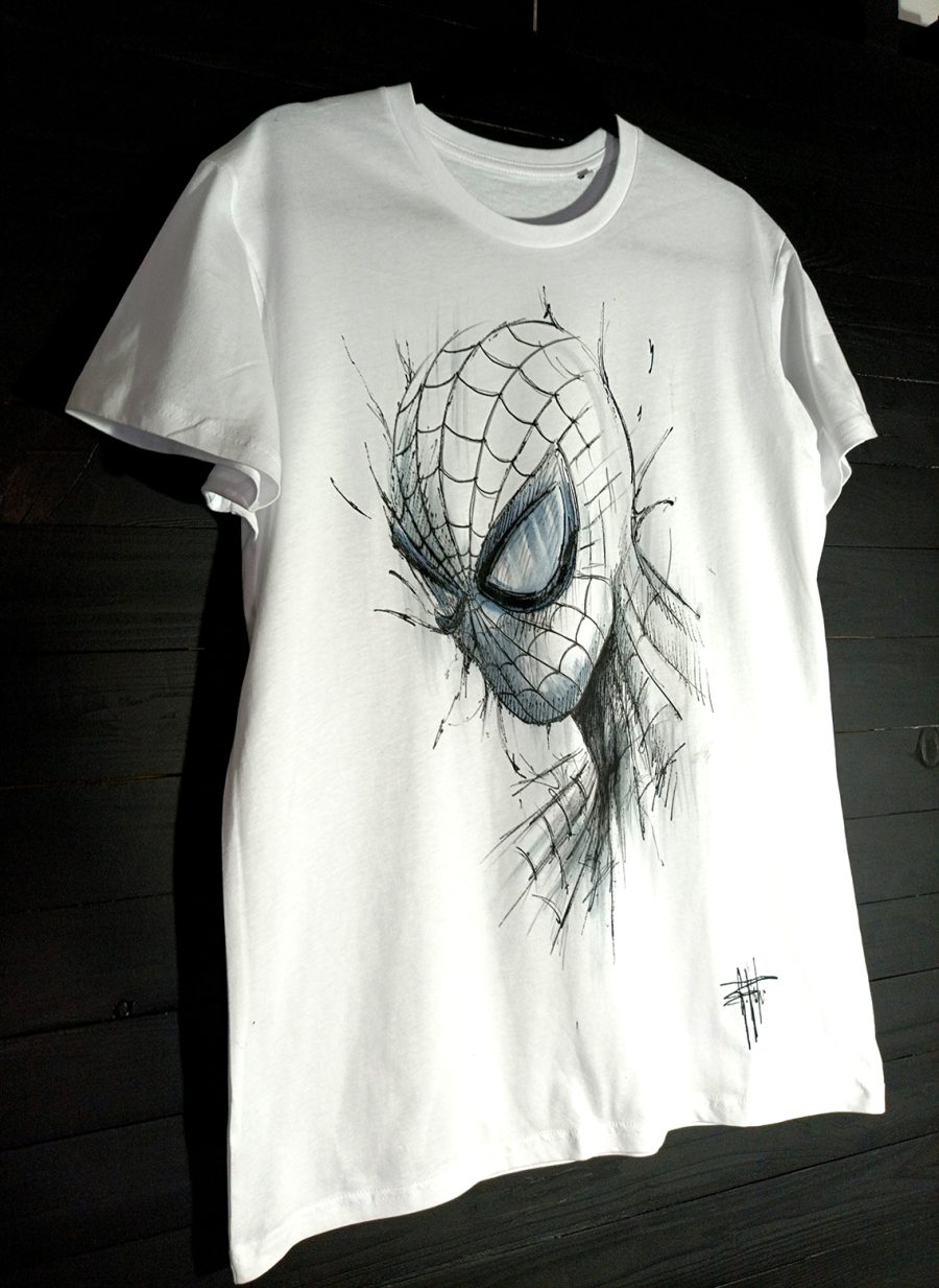 Vista alternativa dell'Spiderman t-shirt disegnata e dipinta a mano