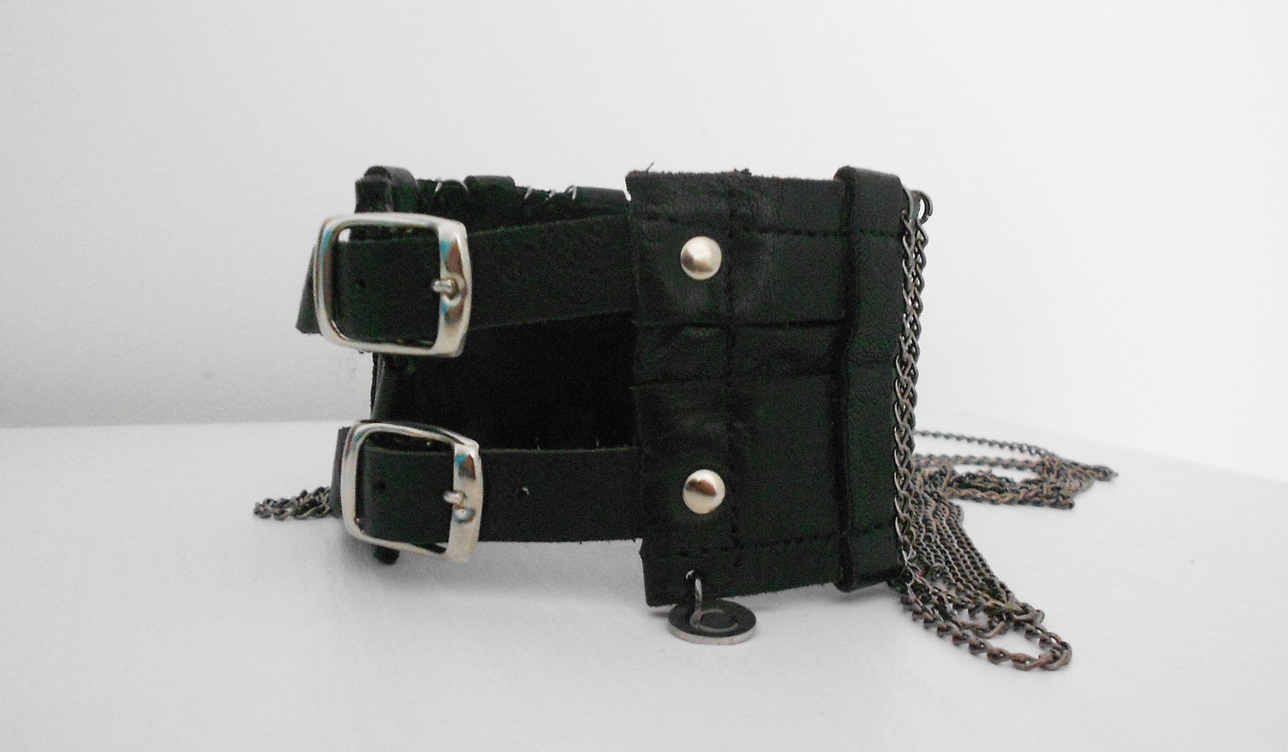 Collana collare in pelle nera e catene "Skin" - Image 10