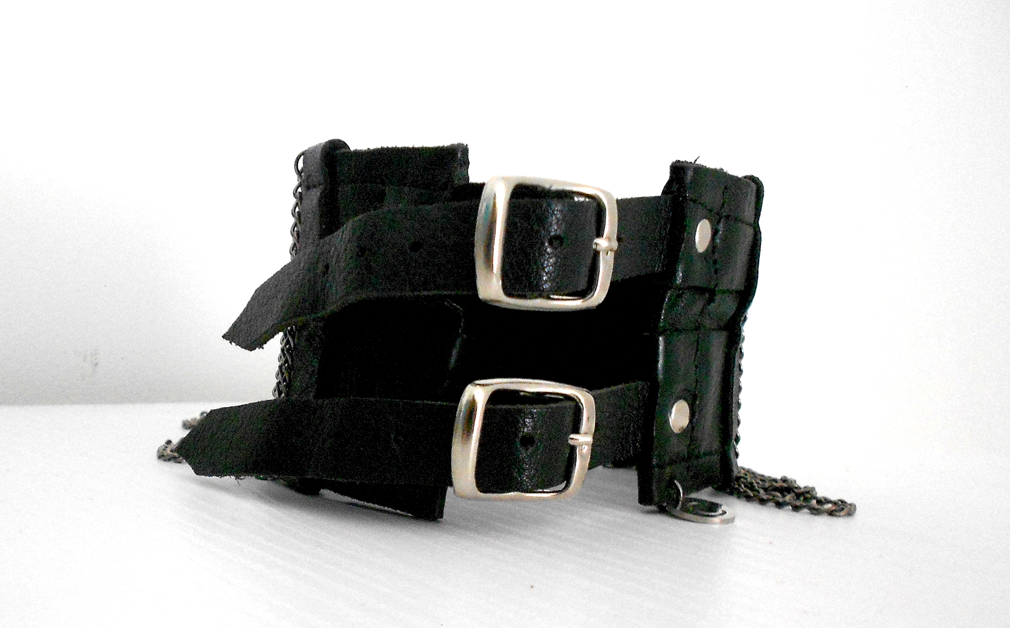 Collana collare in pelle nera e catene "Skin" - Image 9