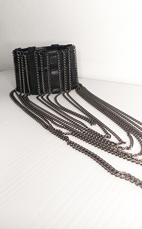 Collana collare in pelle nera e catene "Skin" - Image 5