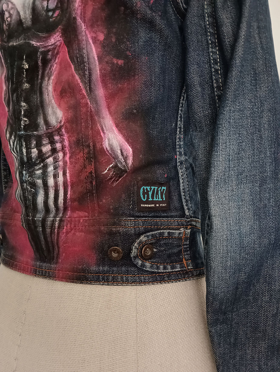 Giacca di Jeans Custom "Bad girl" – Pezzo Unico Dipinto a Mano - immagine 5