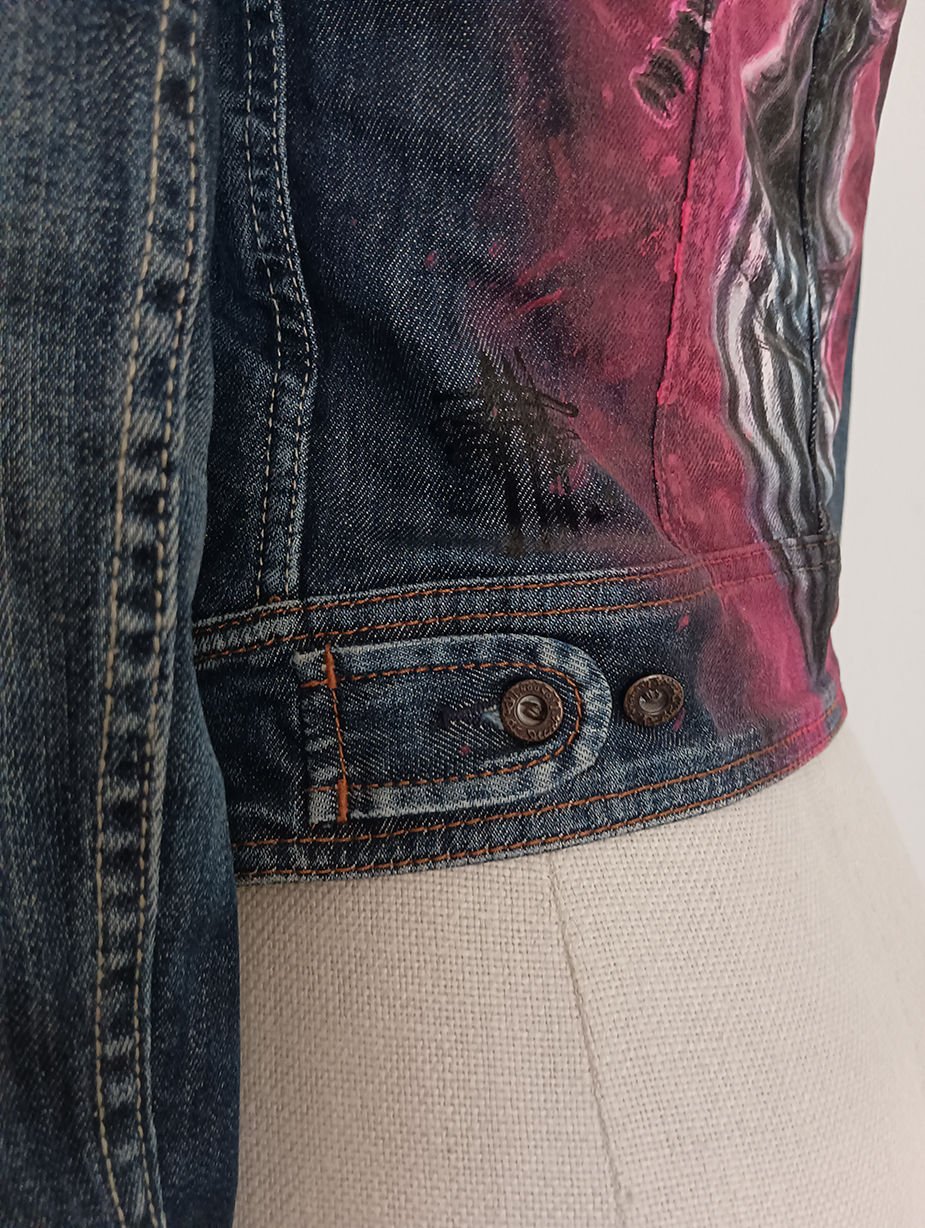 Giacca di Jeans Custom "Bad girl" – Pezzo Unico Dipinto a Mano - immagine 9