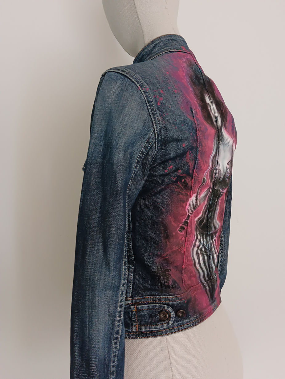 Giacca di Jeans Custom "Bad girl" – Pezzo Unico Dipinto a Mano - immagine 8