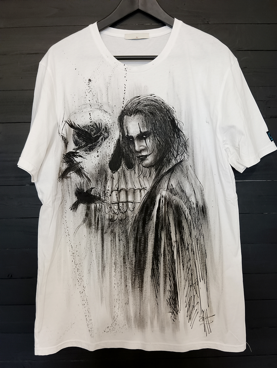 Hand-painted T-shirt: "Il corvo – The Crow"