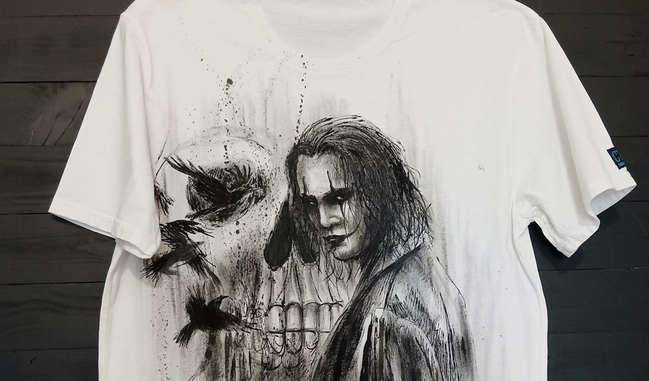 T-shirt dipinta a mano "Il corvo - The Crow" - Image 2