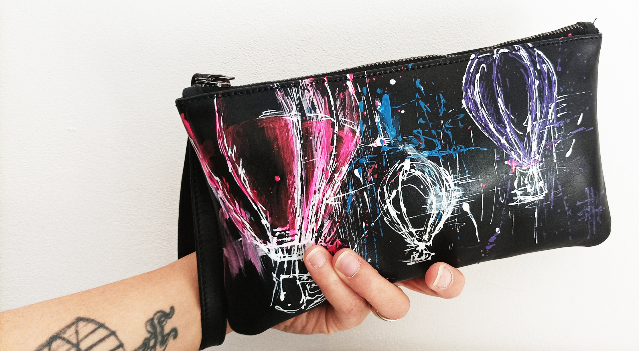 Mini clutch pelle nera dipinta a mano "Mongolfiere" - Image 2